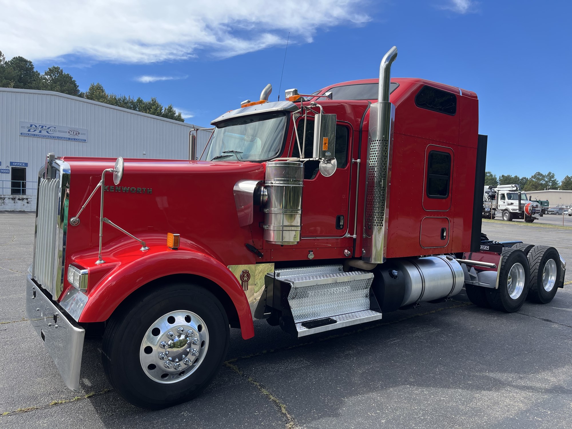 2024 Kenworth W900B 2024 Kenworth W900B - image 1 of 6