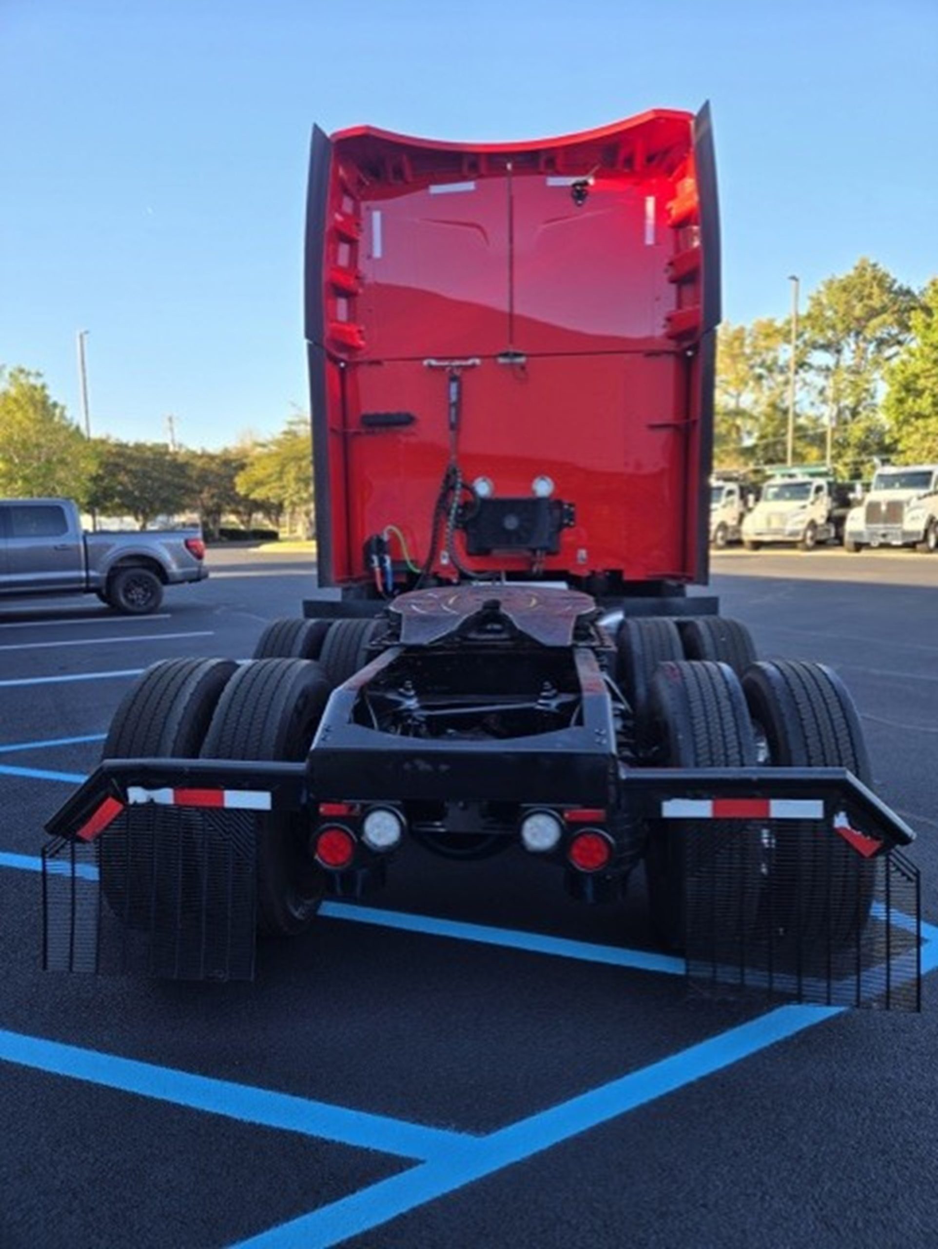 2025 Peterbilt 579 2025 Peterbilt 579 - image 2 of 6