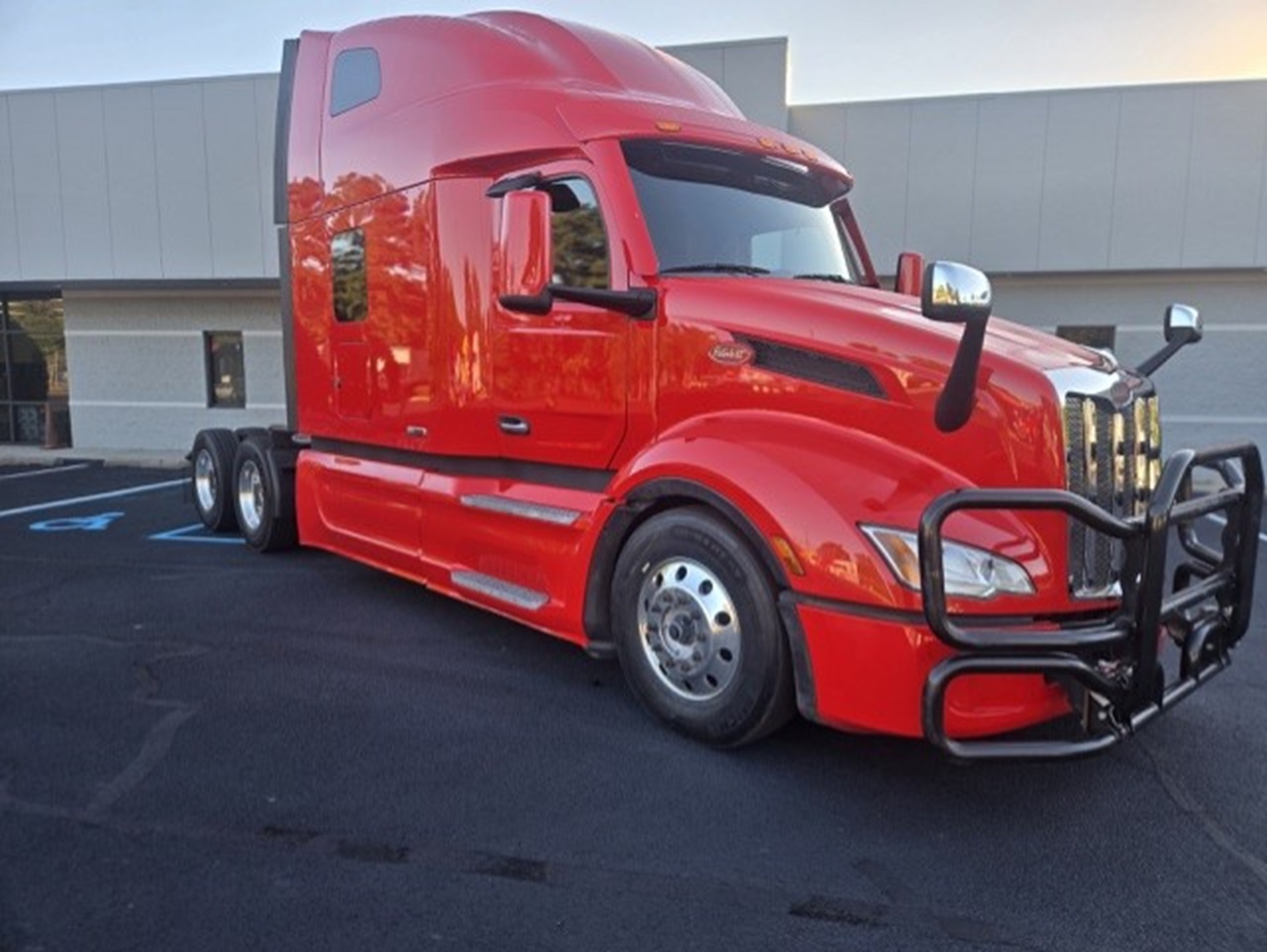 2025 Peterbilt 579 2025 Peterbilt 579 - image 3 of 6