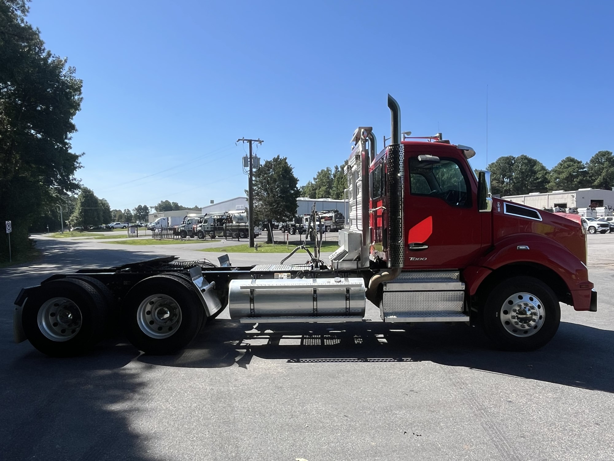 2025 Kenworth T880 2025 Kenworth T880 - image 4 of 6
