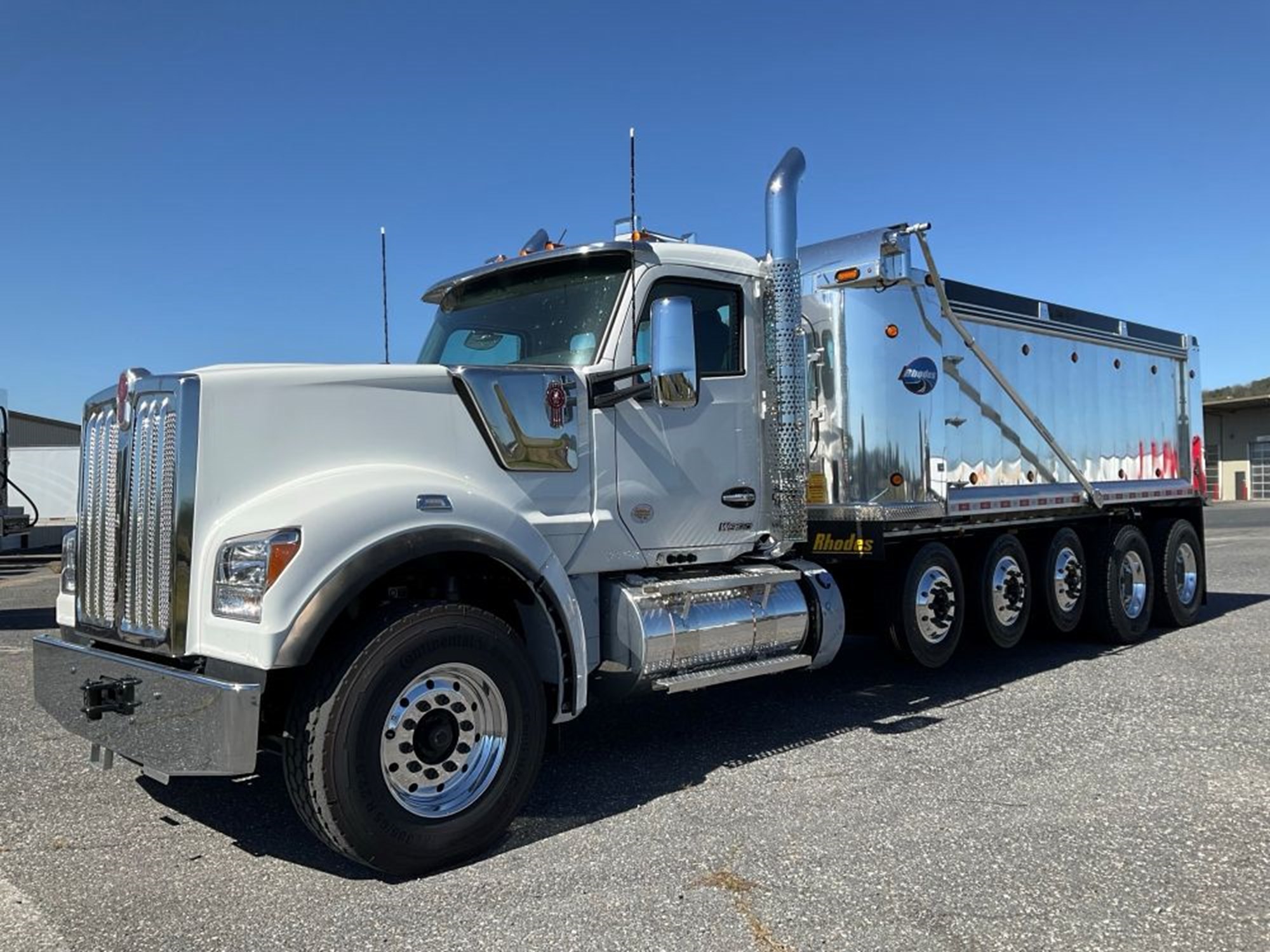 2027 Kenworth W990 - image 1 of 6