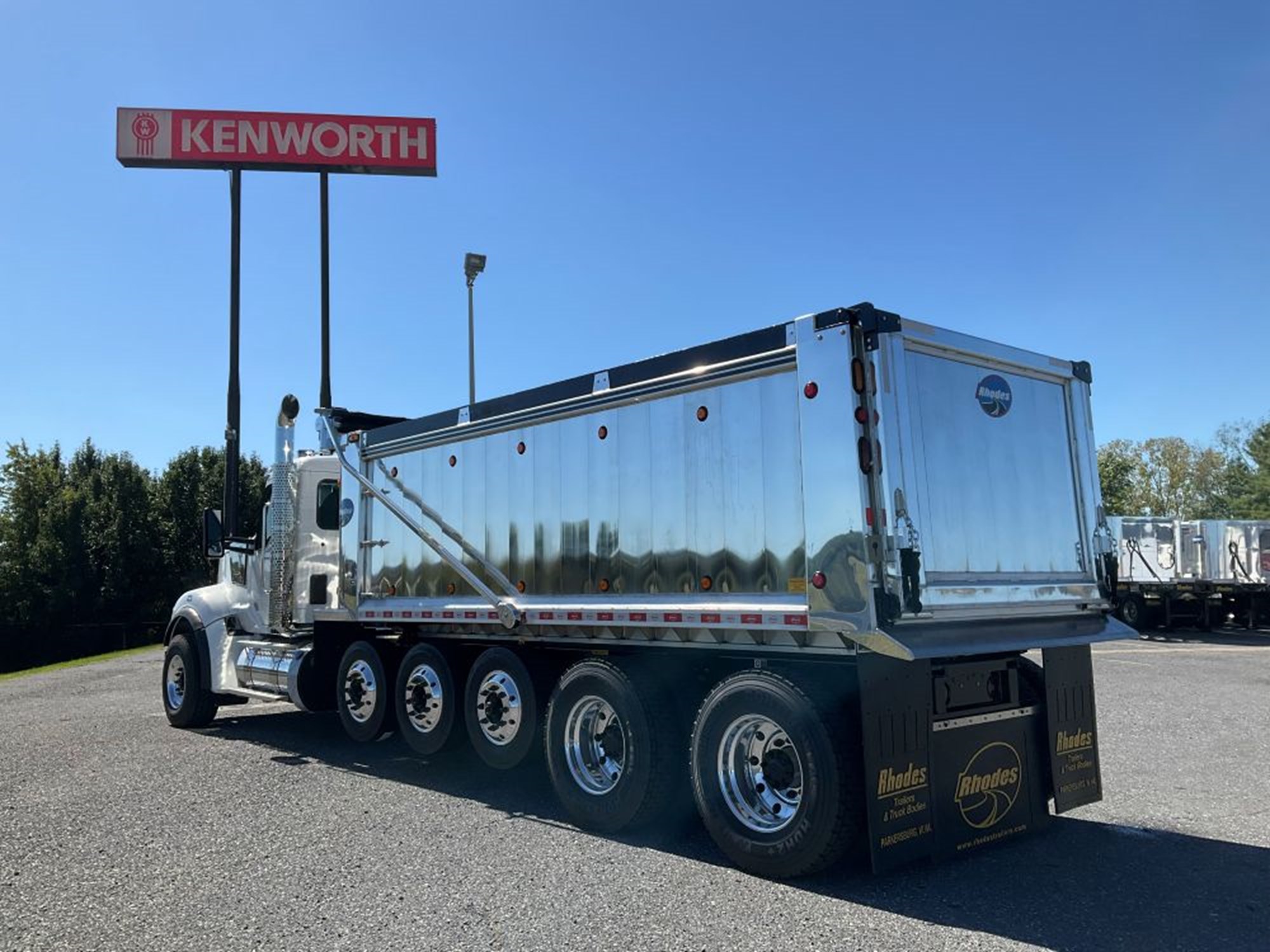 2027 Kenworth W990 - image 3 of 6