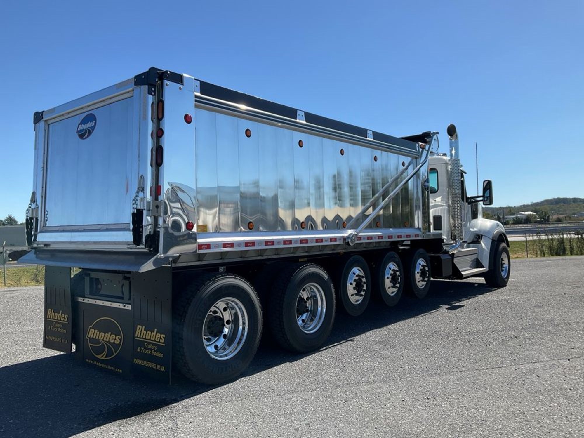 2027 Kenworth W990 - image 4 of 6