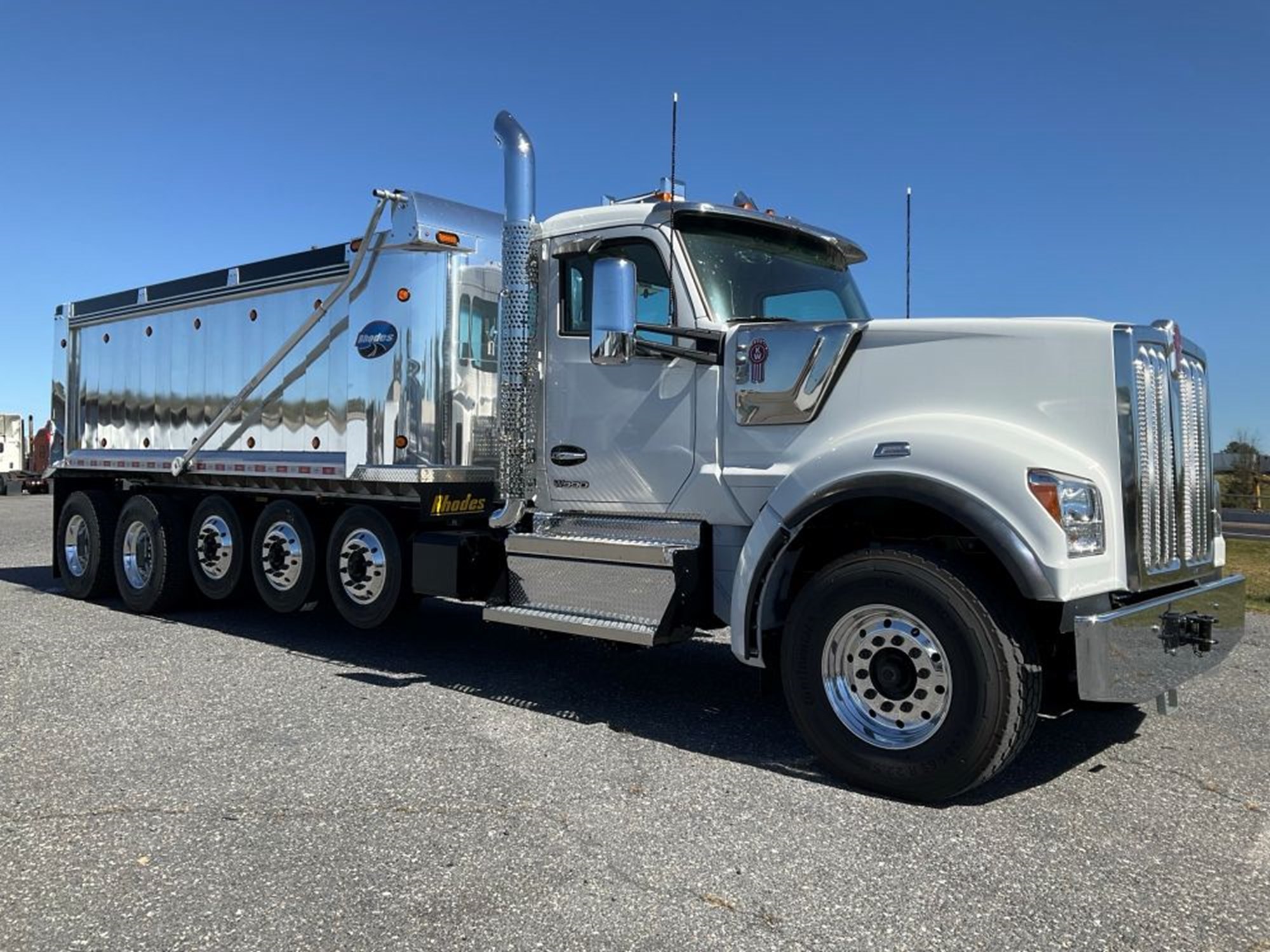 2027 Kenworth W990 - image 6 of 6