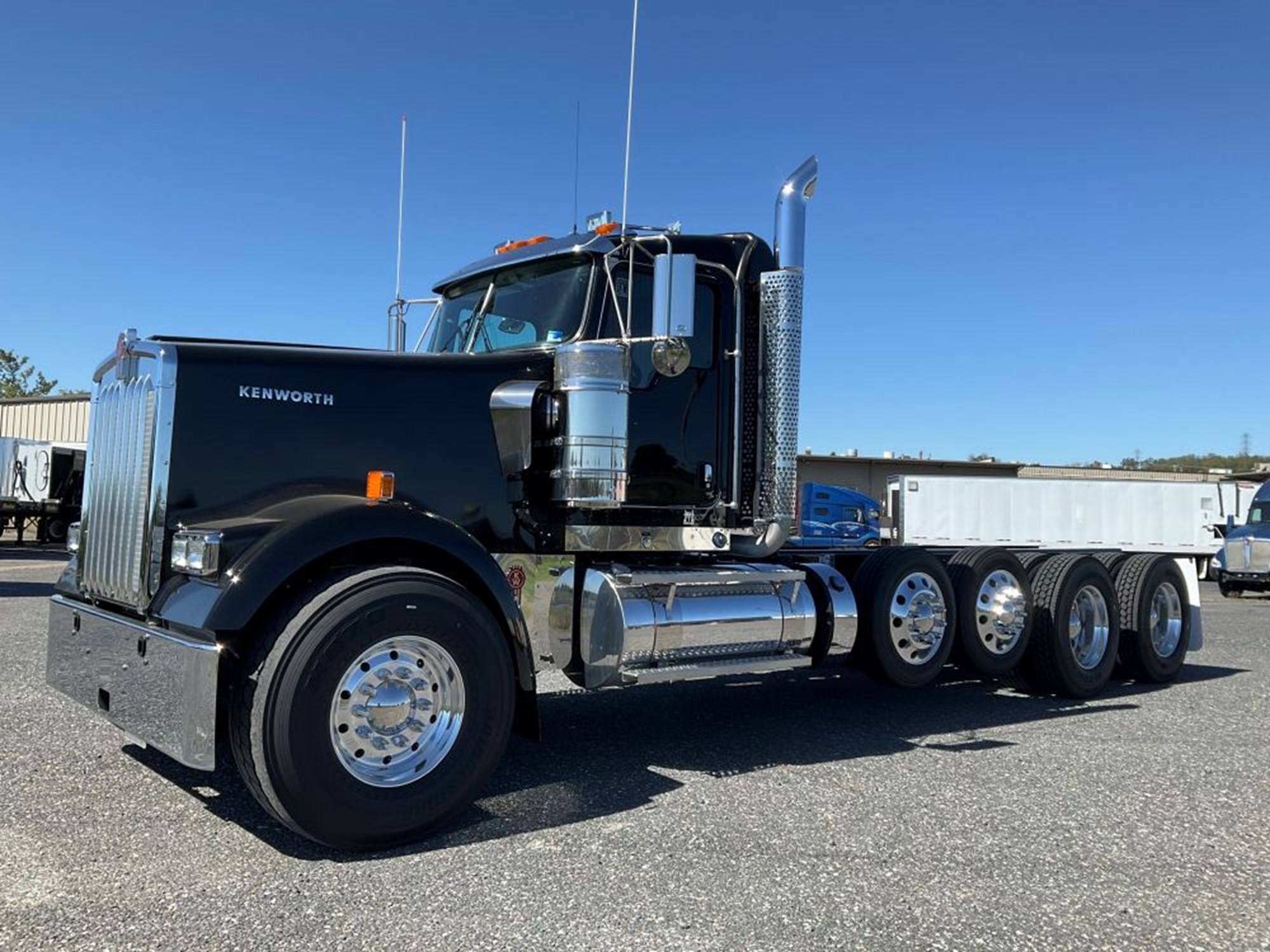 2027 Kenworth W900B 2027 Kenworth W900B - image 1 of 6