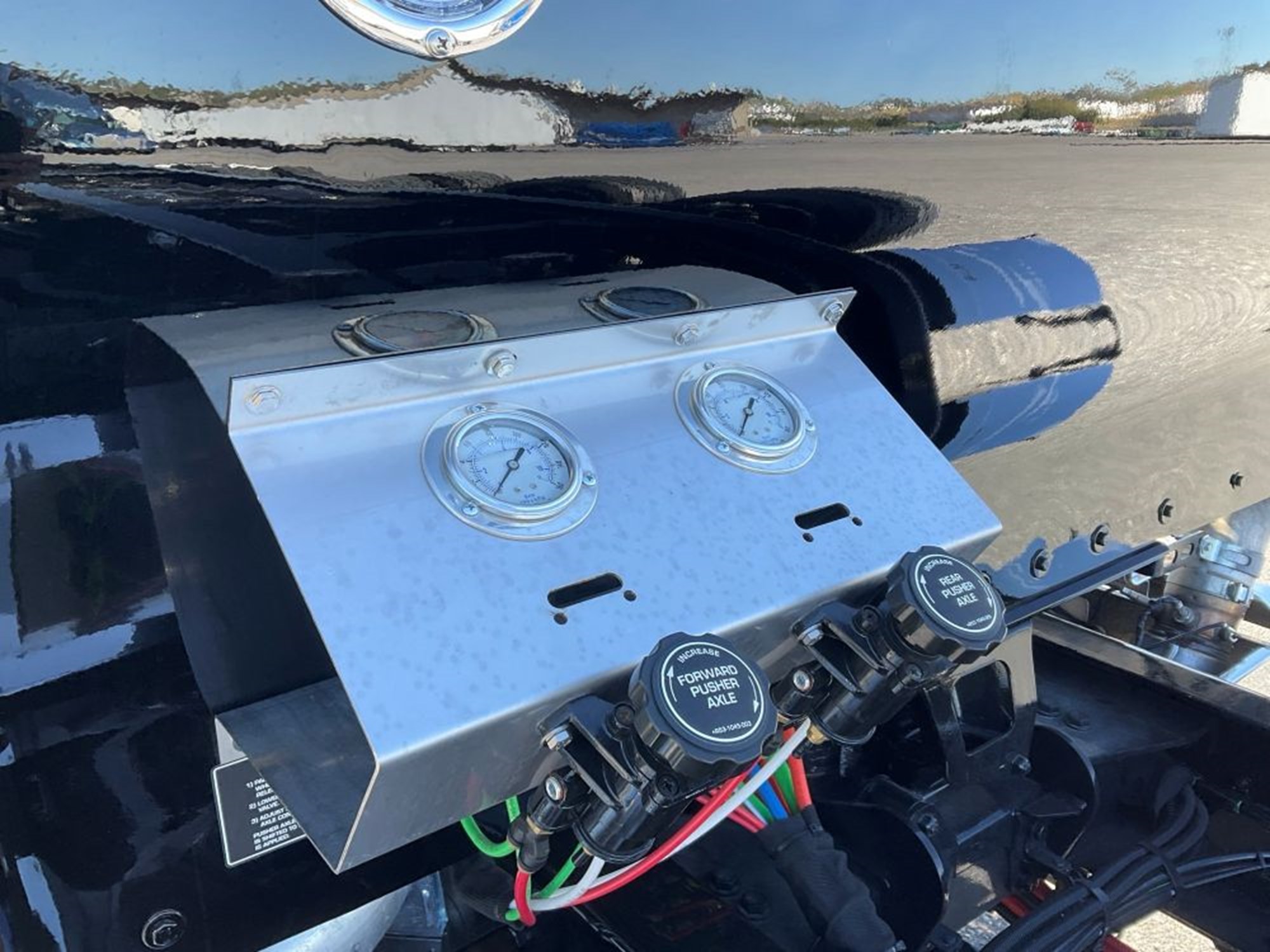 2027 Kenworth W900B 2027 Kenworth W900B - image 3 of 6